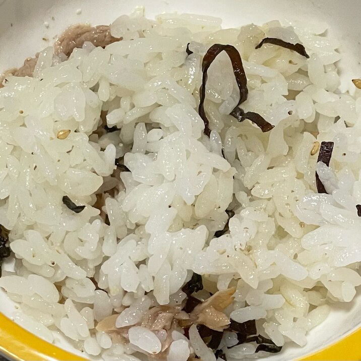 ツナ 塩昆布 ごま 白だしご飯